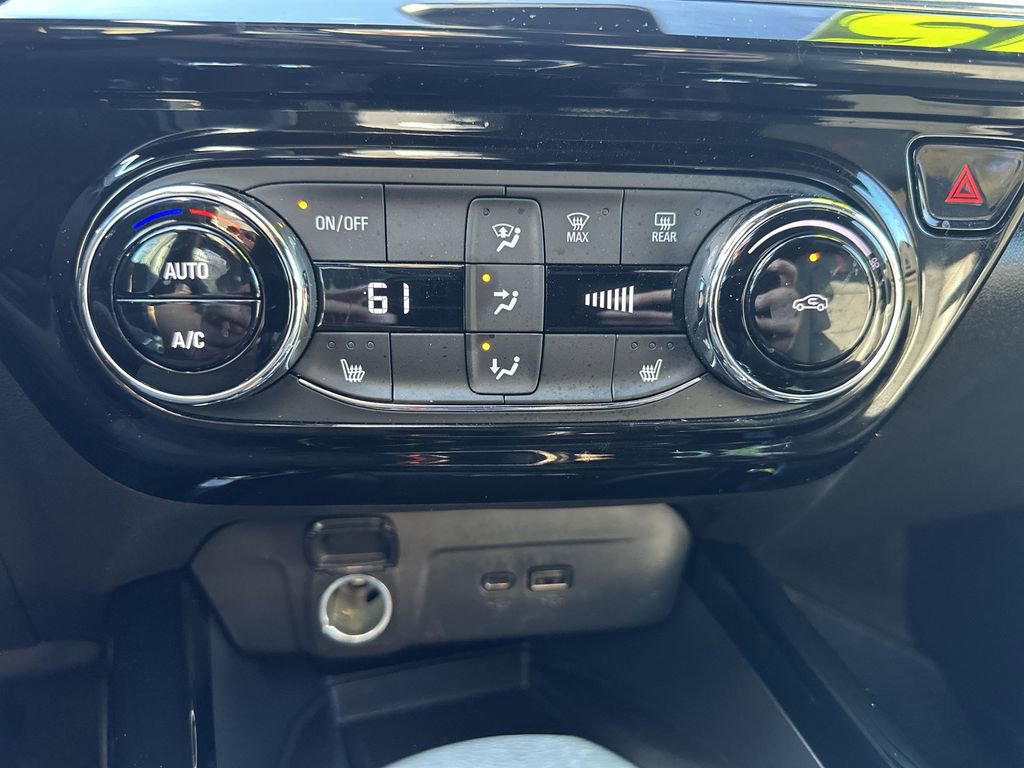 Certified 2025 Chevrolet Trax RS w/ Sunroof Package image 29