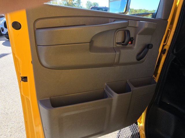 Used 2014 Chevrolet Express 4500 RWD image 10