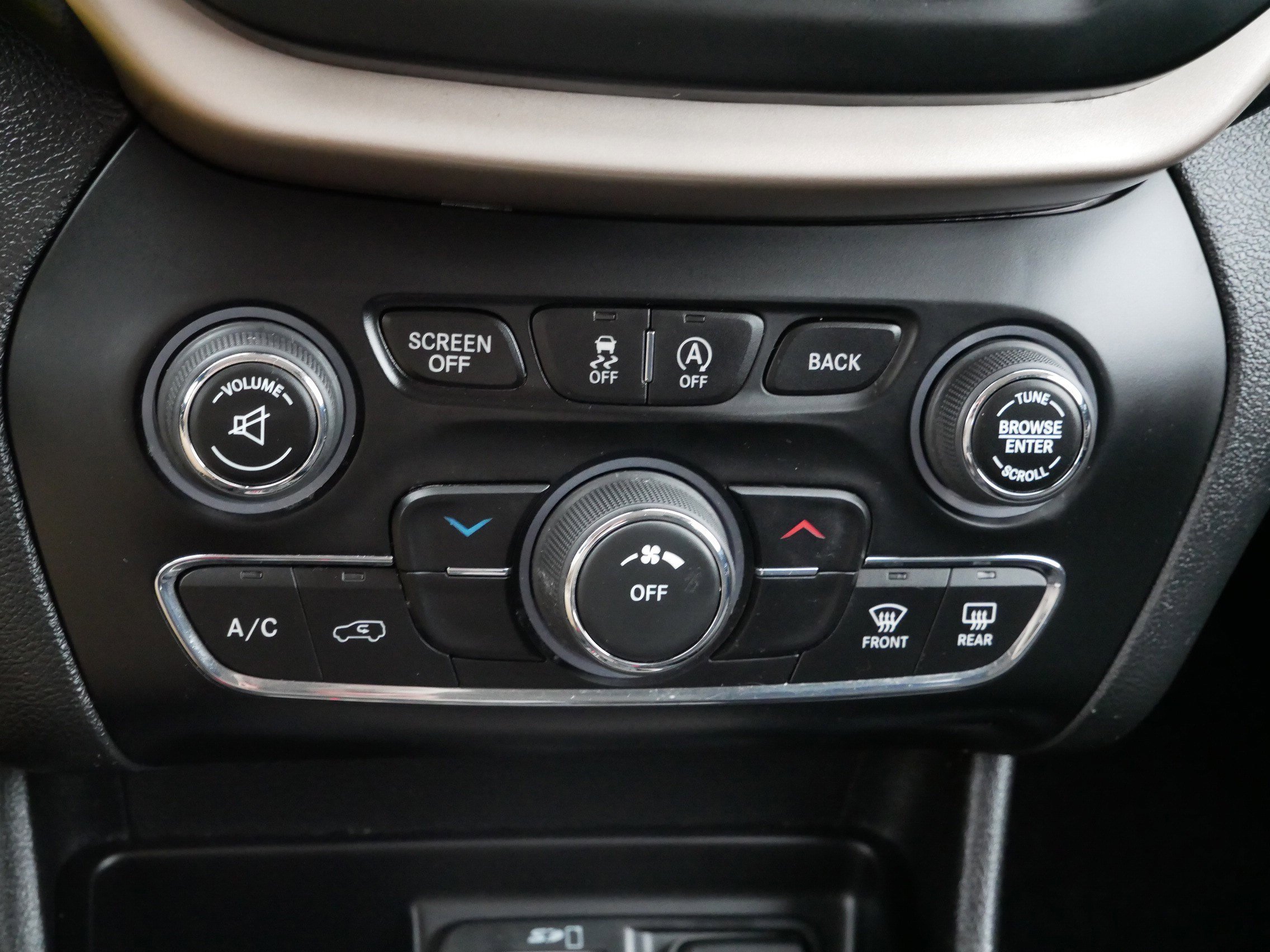 Used 2017 Jeep Cherokee Latitude image 23