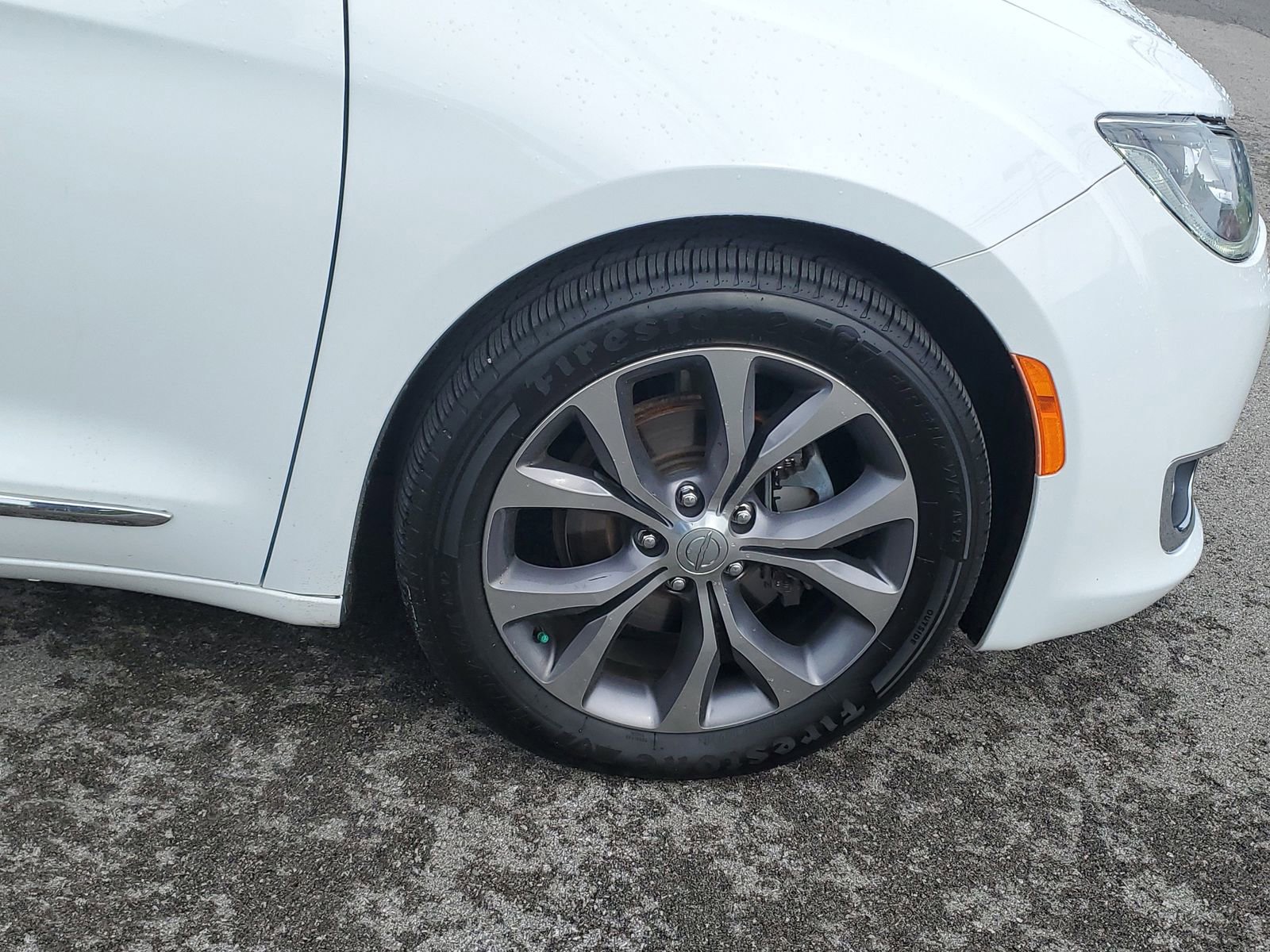 Used 2020 Chrysler Pacifica Limited FWD image 5