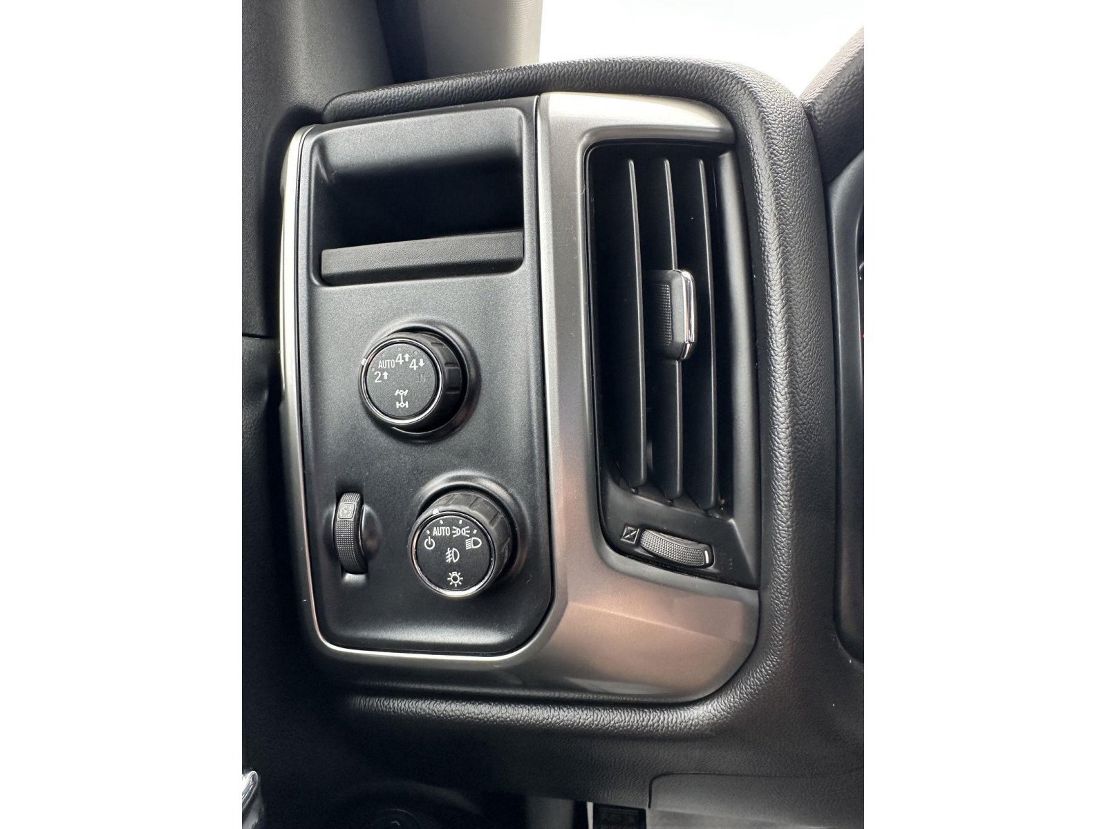 Used 2017 Chevrolet Silverado 1500 LT AWD/4WD image 66