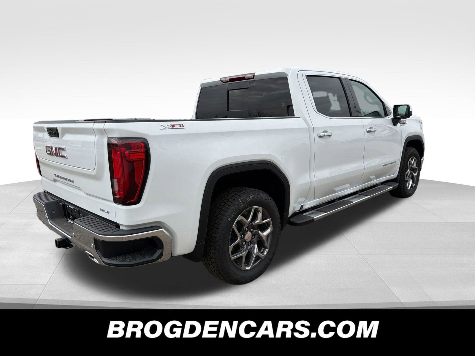 New 2026 GMC Sierra 1500 SLT AWD/4WD image 3