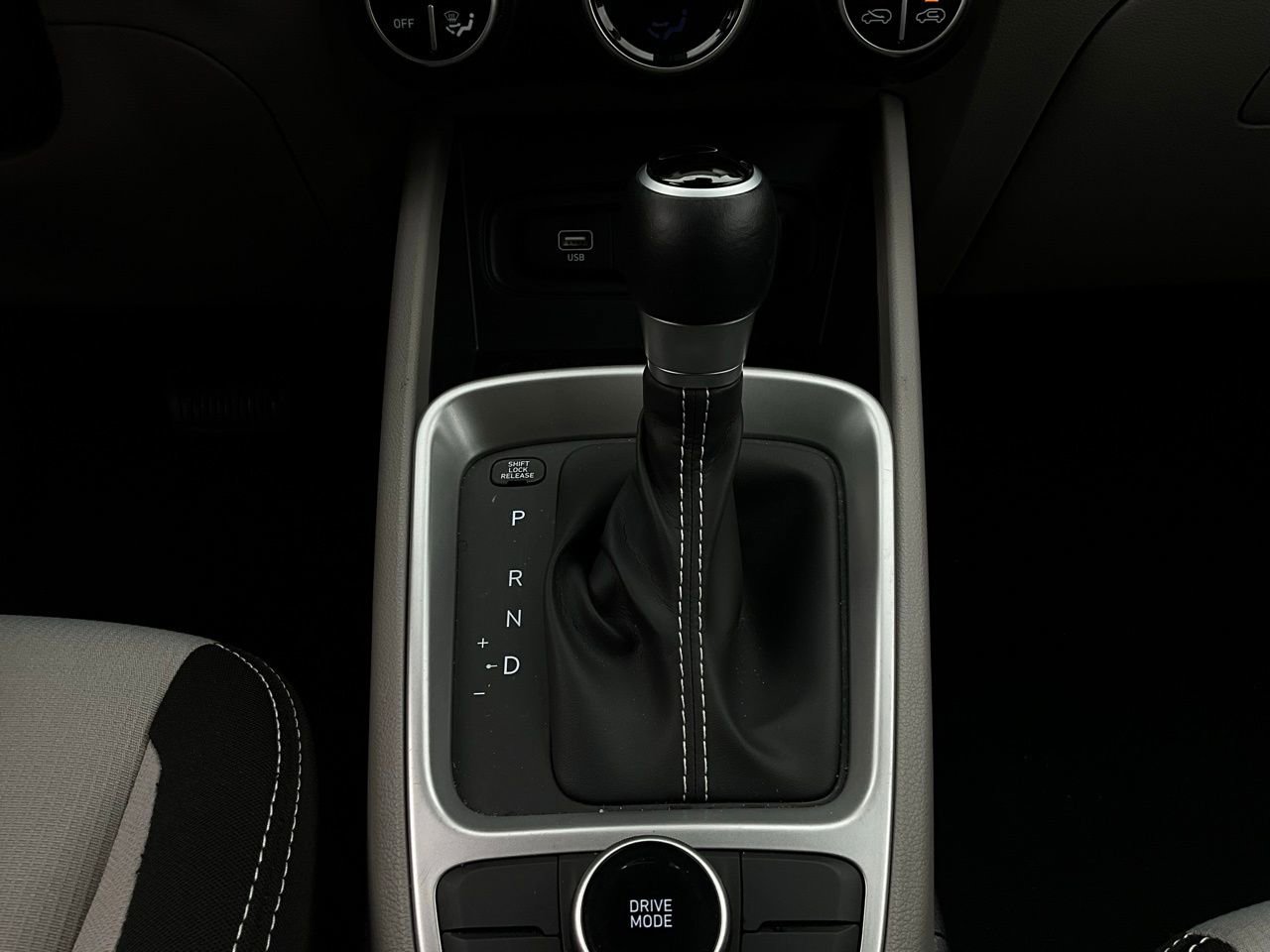 Used 2025 Hyundai Venue SEL image 23