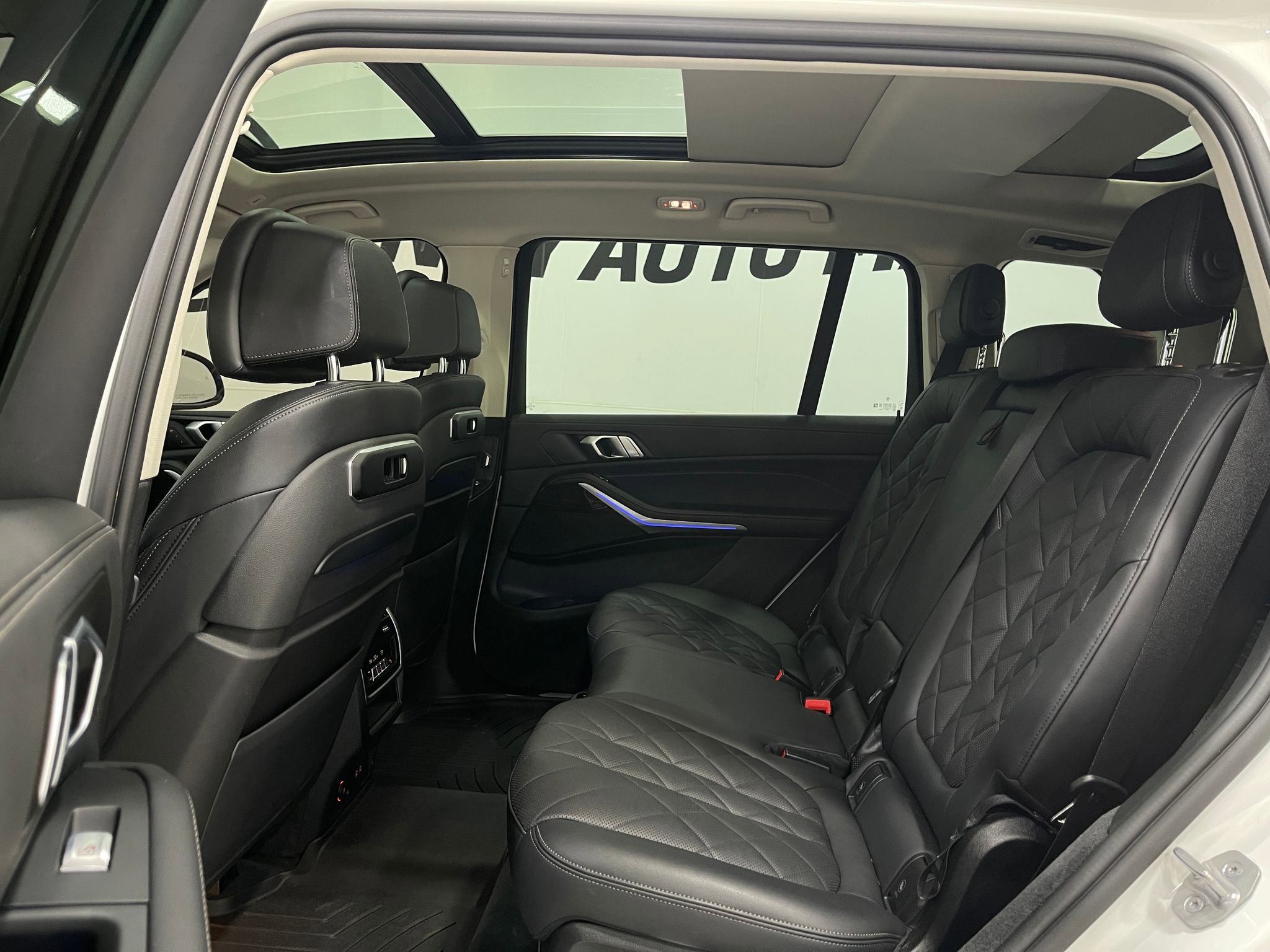 Used 2023 BMW X7 xDrive40i w/ Parking Assistance Package image 30