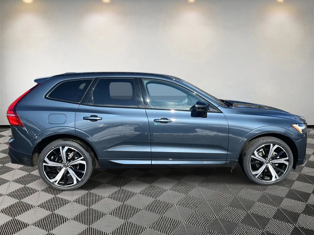 Used 2022 Volvo XC60 B5 R-Design w/ Climate Package image 2