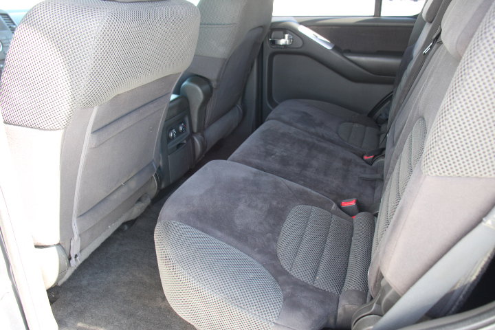 Used 2010 Nissan Pathfinder SE AWD/4WD image 16