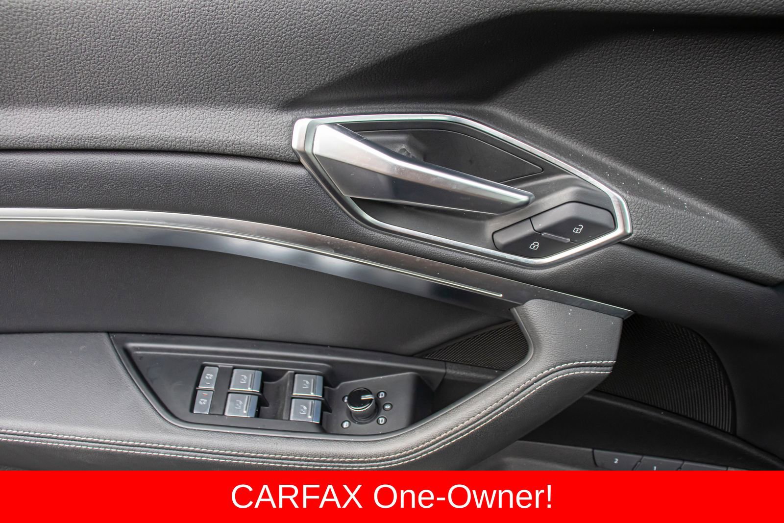 Used 2022 Audi e-tron Premium Plus w/ Premium Plus Package image 22