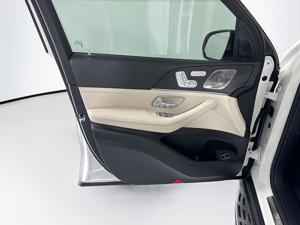 Certified 2025 Mercedes-Benz GLS 450 4MATIC image 25