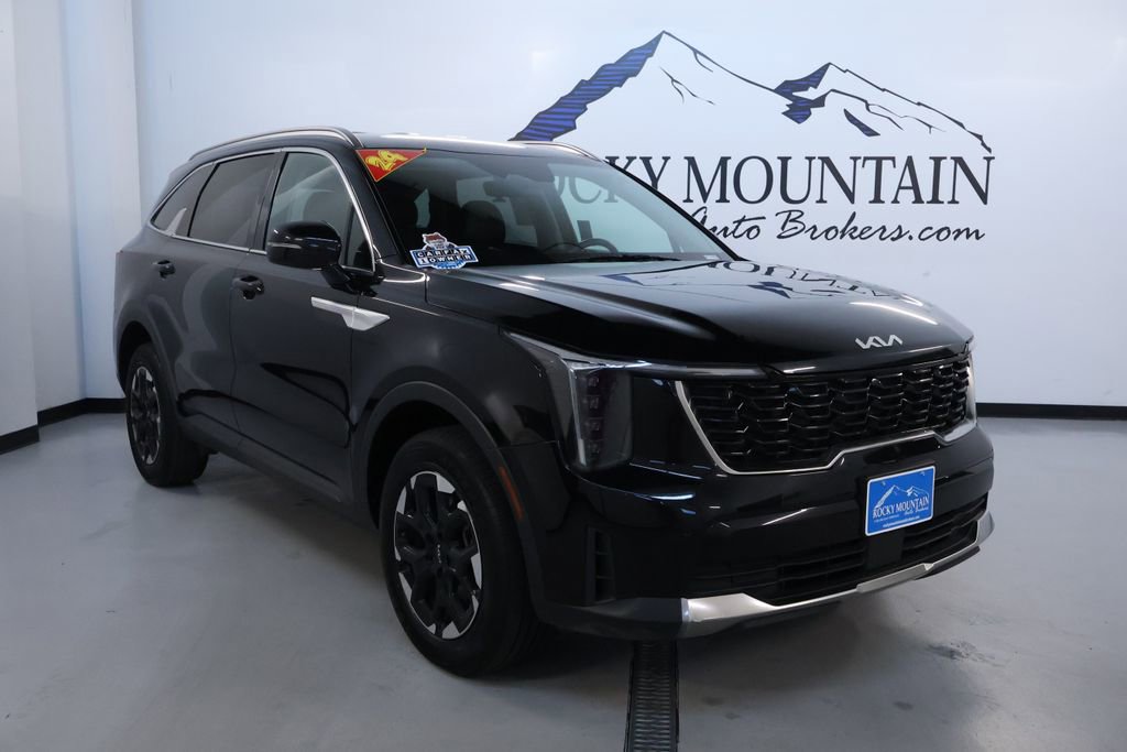 Used 2024 Kia Sorento S image 1