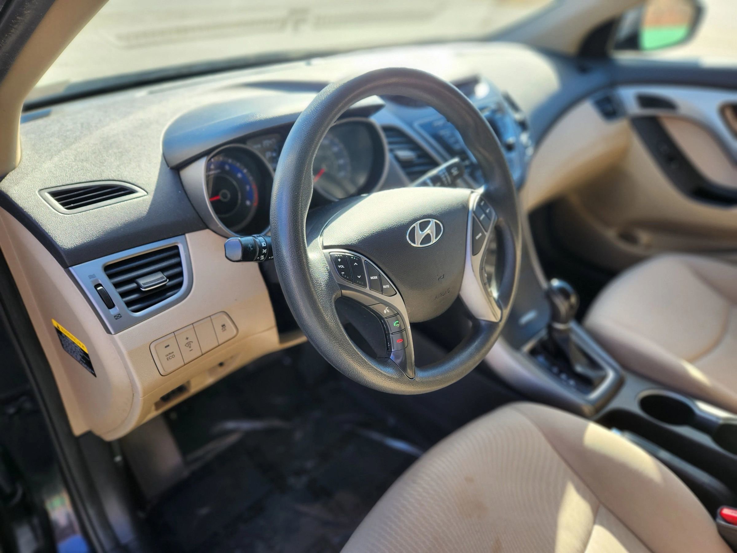 Used 2015 Hyundai Elantra SE w/ Option Group 02 FWD image 22