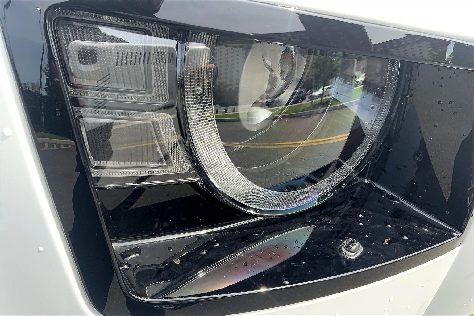 Used 2025 Land Rover Defender 130 V8 image 13