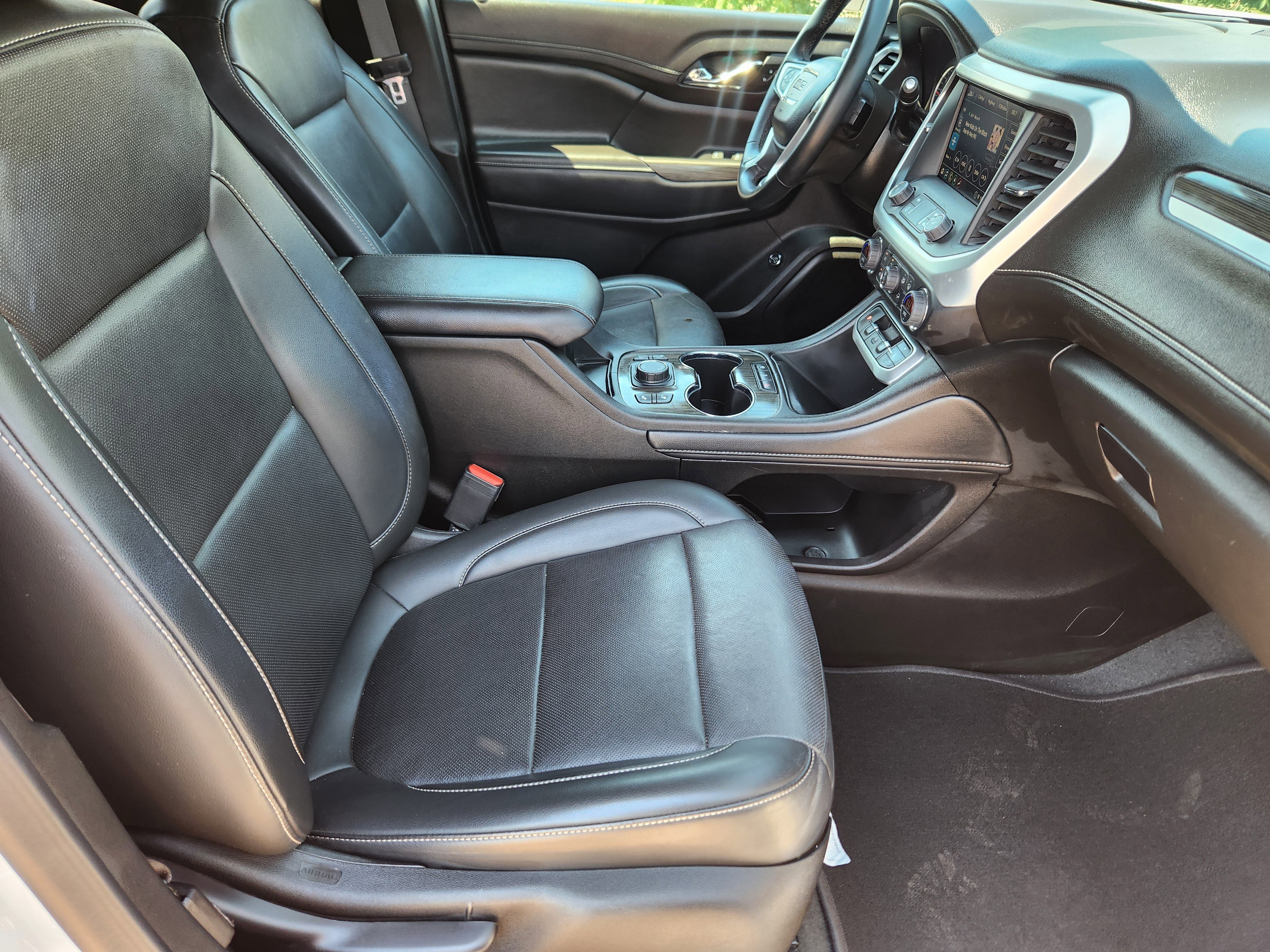 Used 2023 GMC Acadia SLT image 11