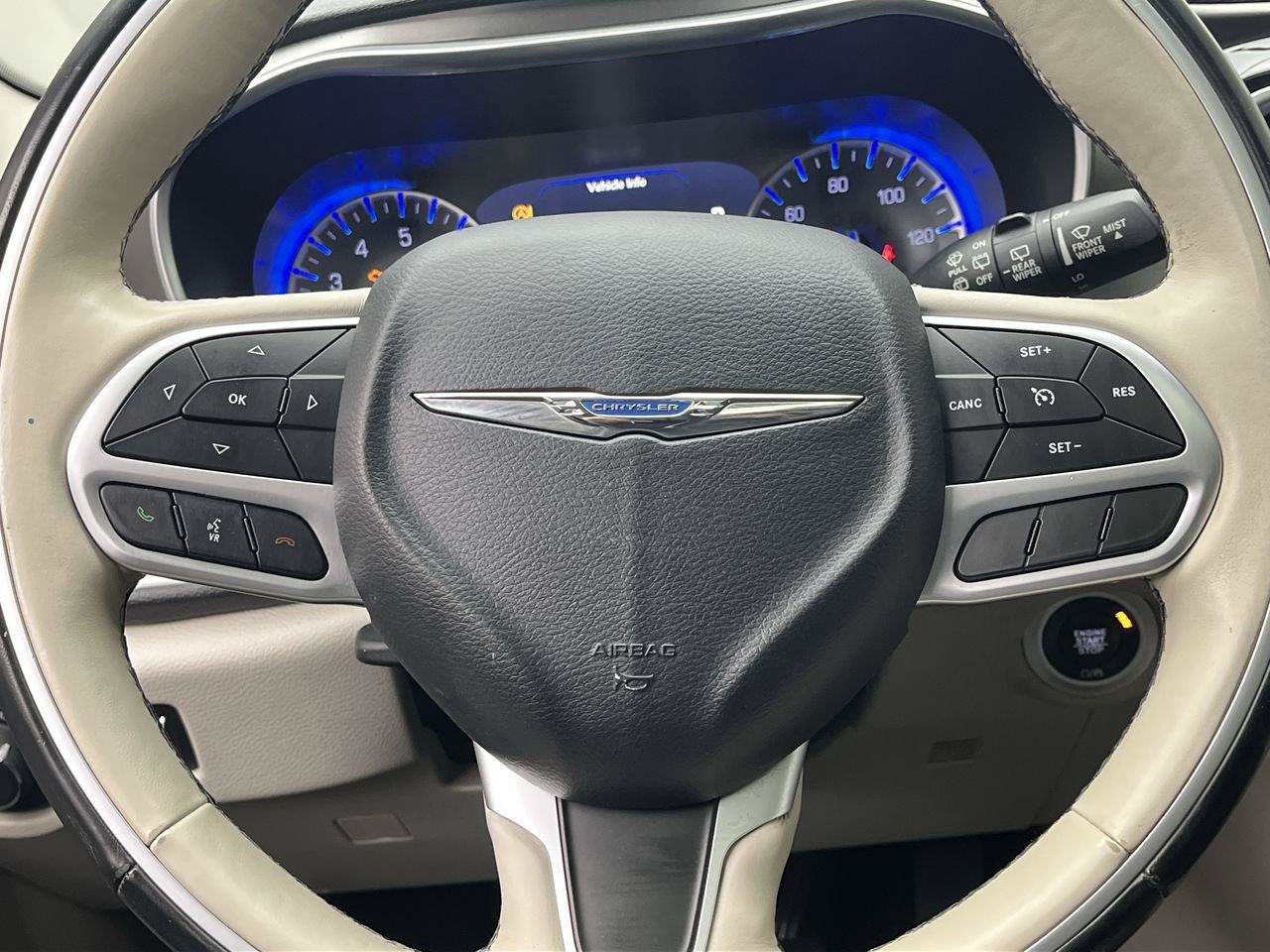 Used 2018 Chrysler Pacifica Limited FWD image 16