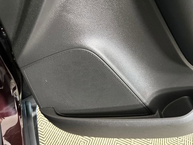 Used 2022 Chevrolet Trax LT w/ LT Convenience Package image 29