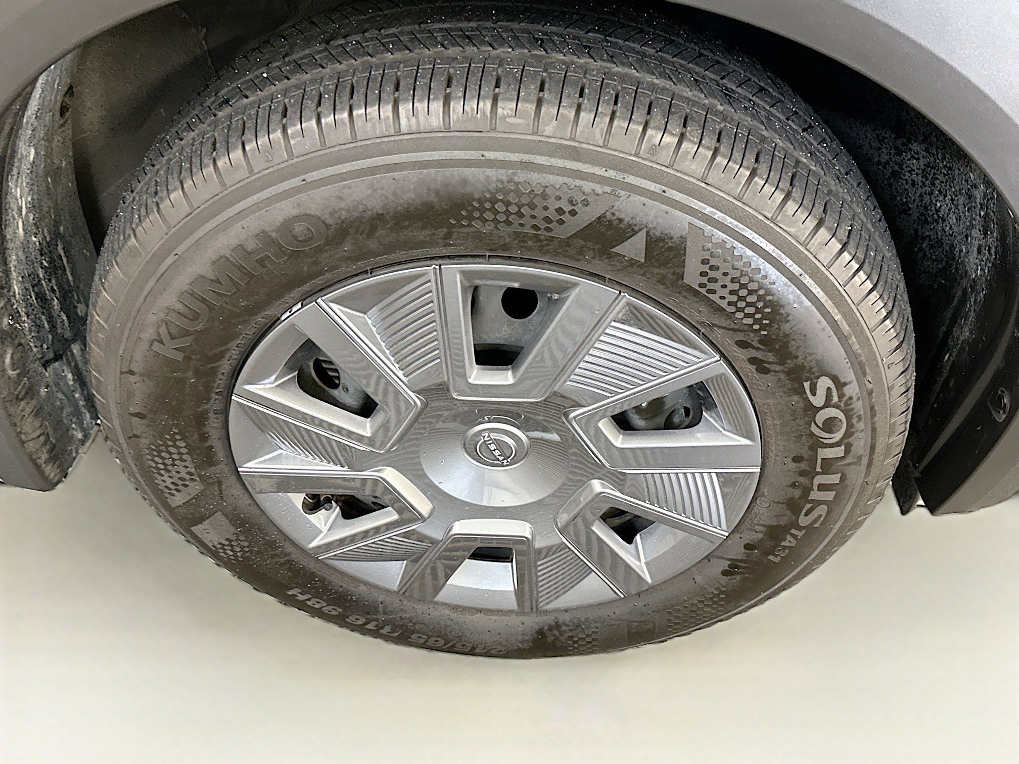 Used 2025 Nissan Kicks S image 11