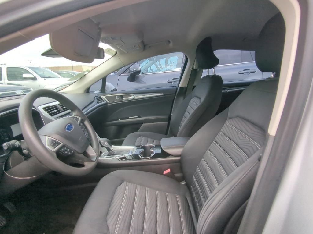 Used 2016 Ford Fusion SE FWD image 6