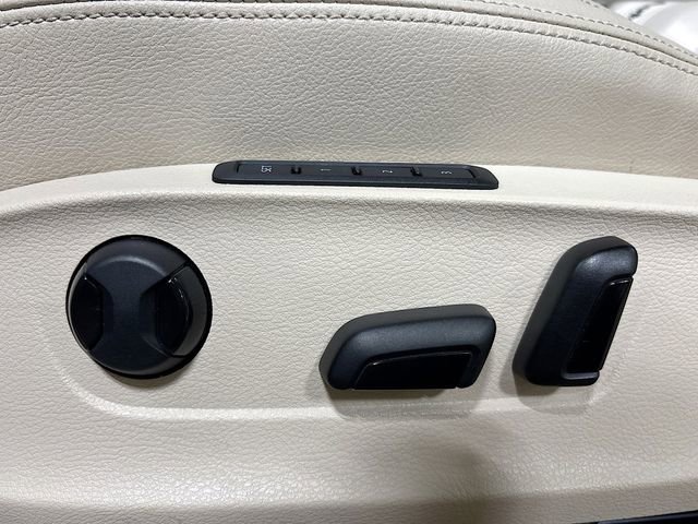 Used 2018 Volkswagen Passat 2.0T SEL Premium image 21