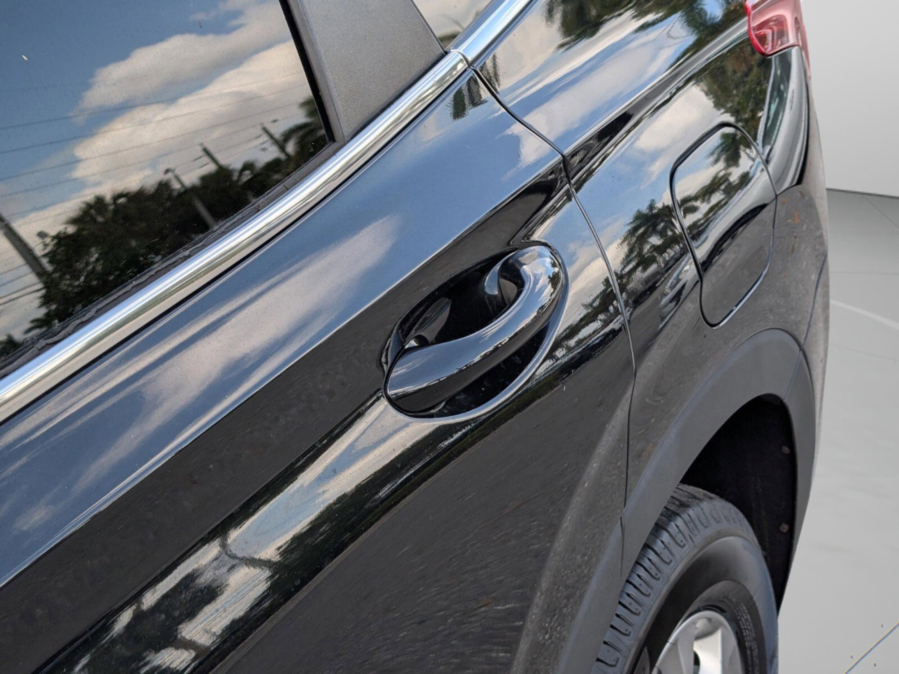 Used 2020 Hyundai Santa Fe SE image 17