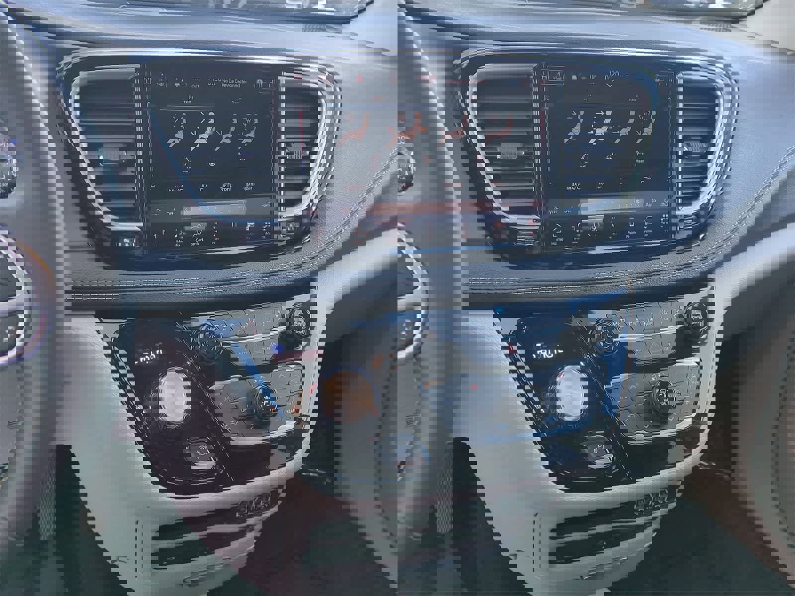 Certified 2022 Chrysler Pacifica Touring-L w/ Uconnect Theater Family Group image 27