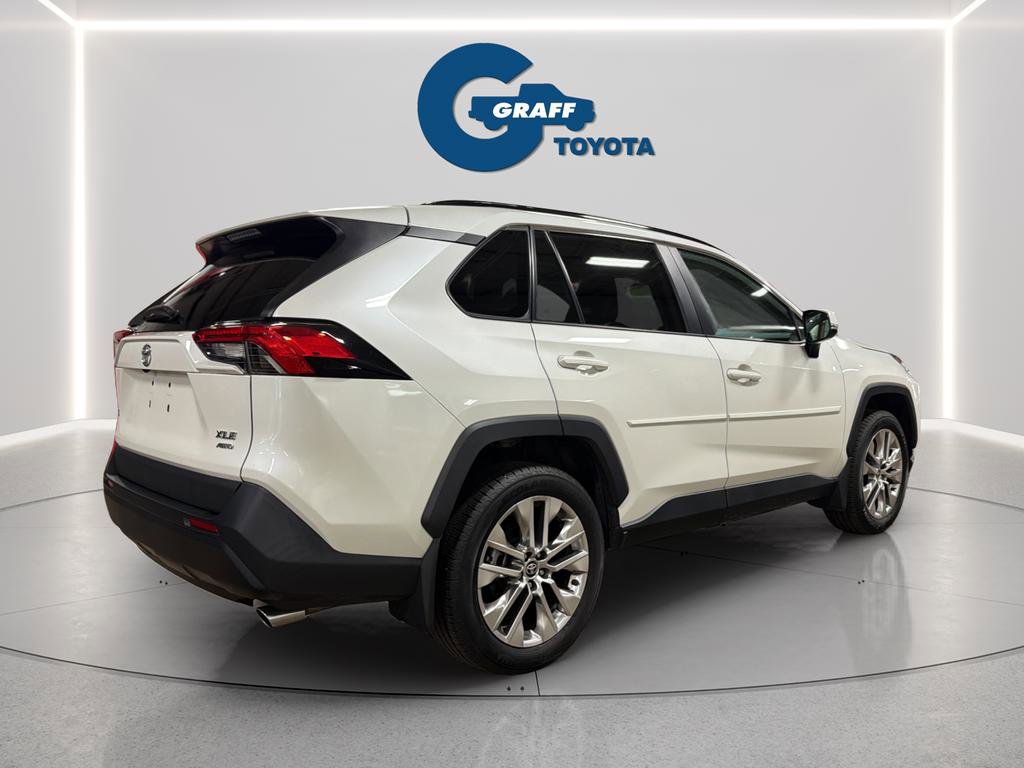 Used 2021 Toyota RAV4 XLE Premium AWD/4WD image 8