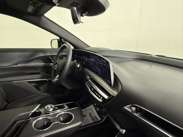 New 2026 Cadillac Lyriq V AWD/4WD image 32