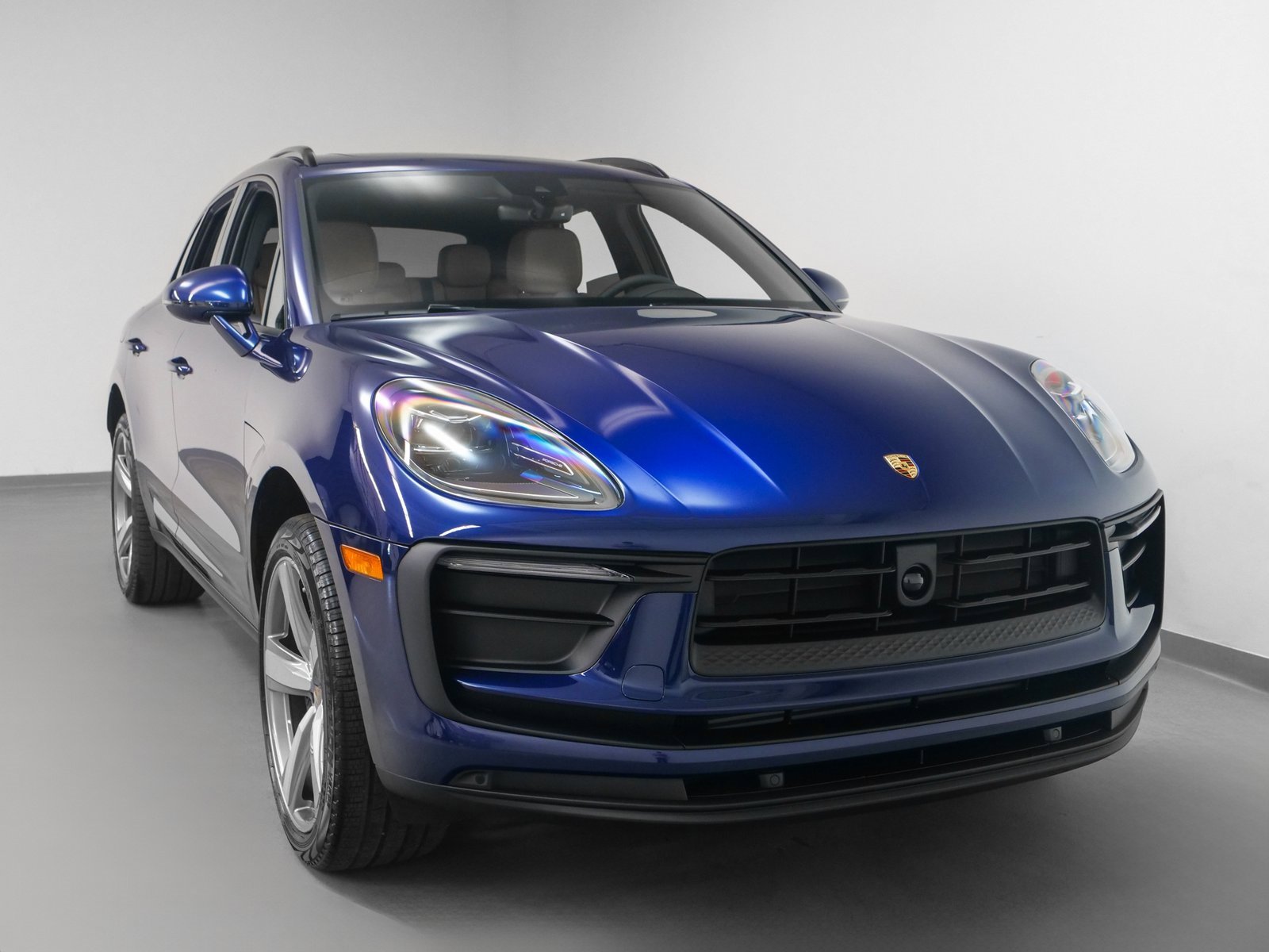 Used 2025 Porsche Macan image 6