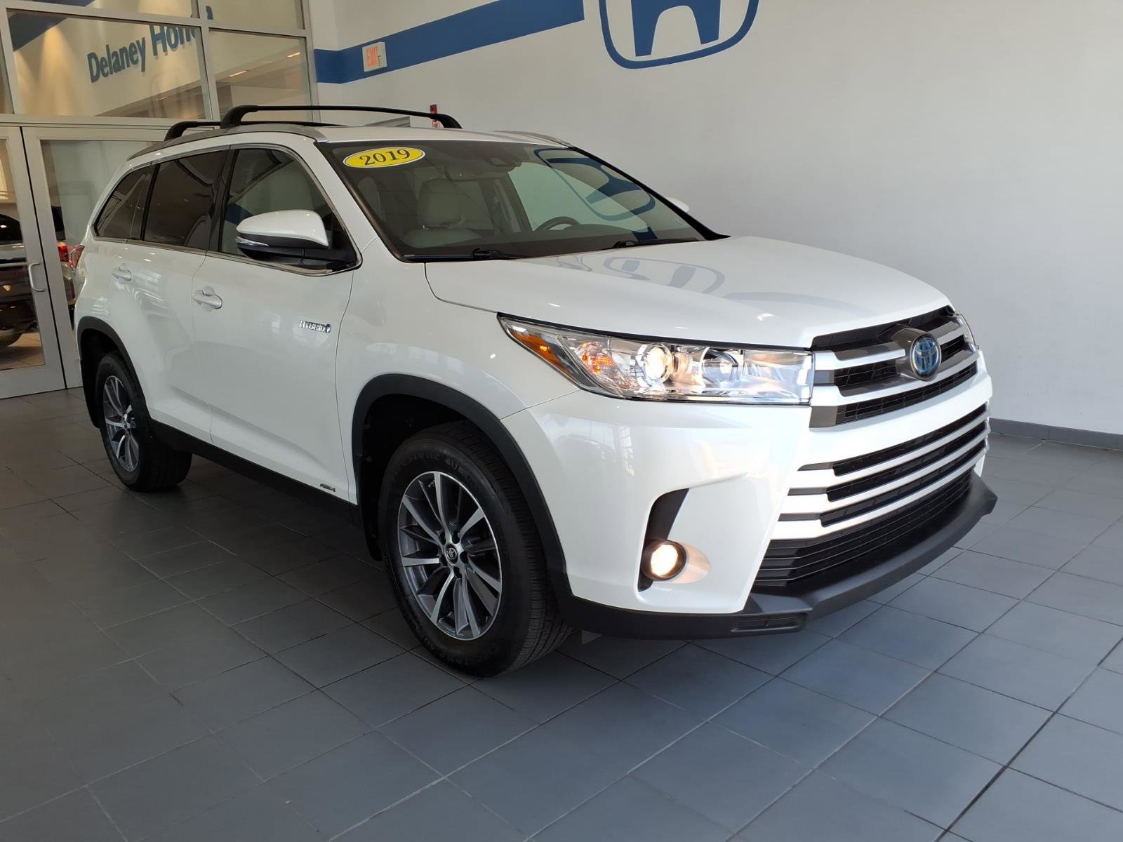 Used 2019 Toyota Highlander XLE AWD/4WD video 1