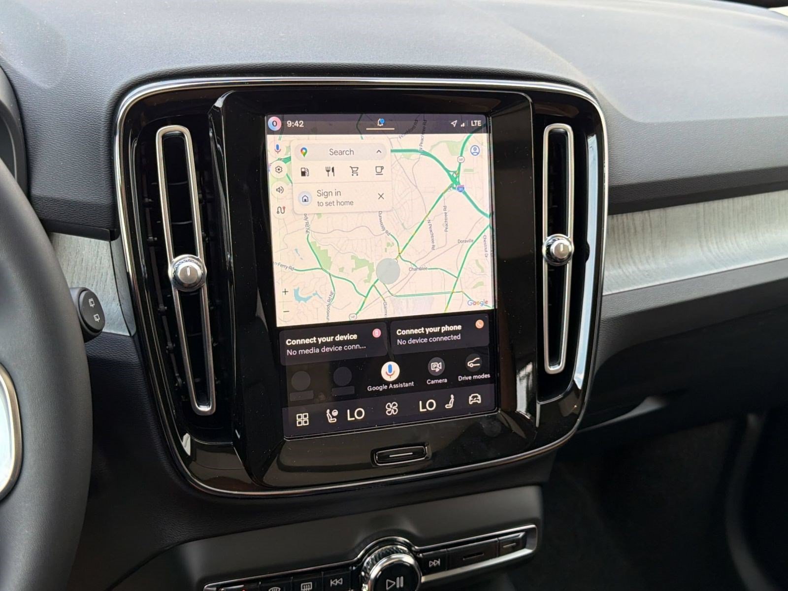 New 2026 Volvo XC40 B4 Plus w/ Protection Package Premier FWD image 18