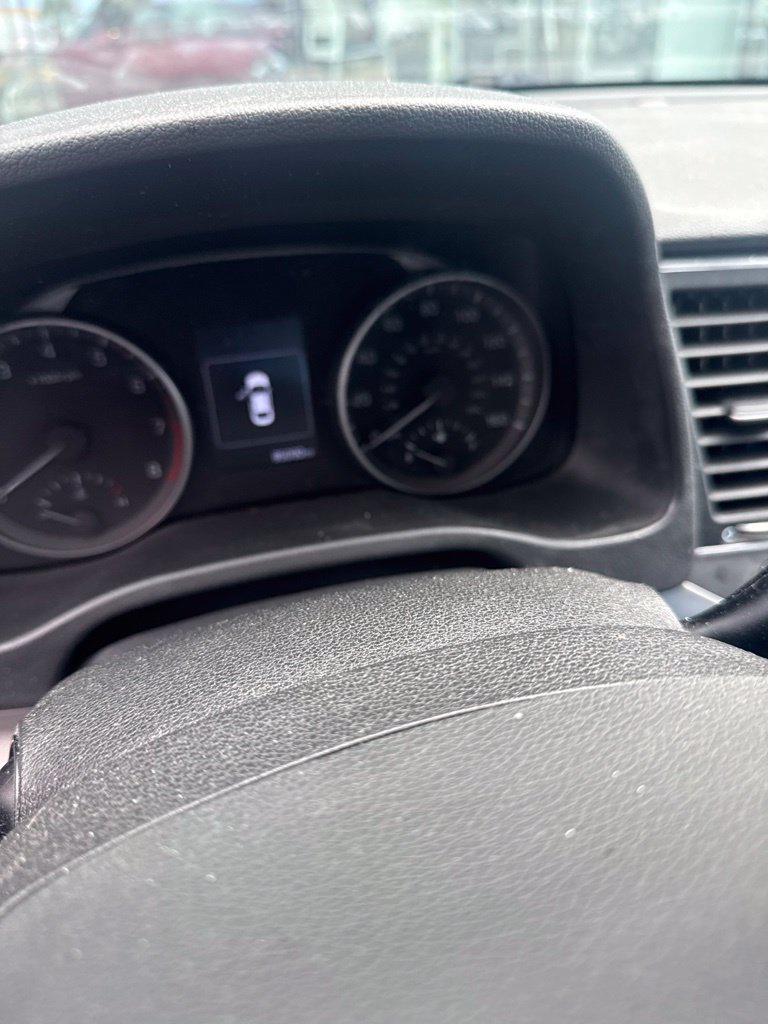 Used 2017 Hyundai Elantra Limited FWD image 11
