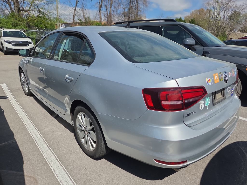 Used 2016 Volkswagen Jetta S image 2