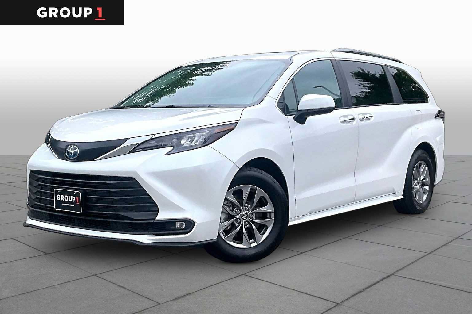 Used 2025 Toyota Sienna XLE