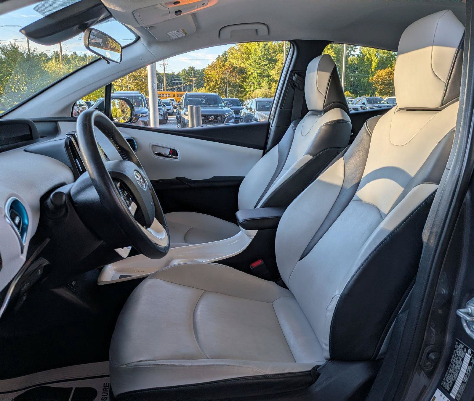 Used 2018 Toyota Prius Prime Premium FWD image 12