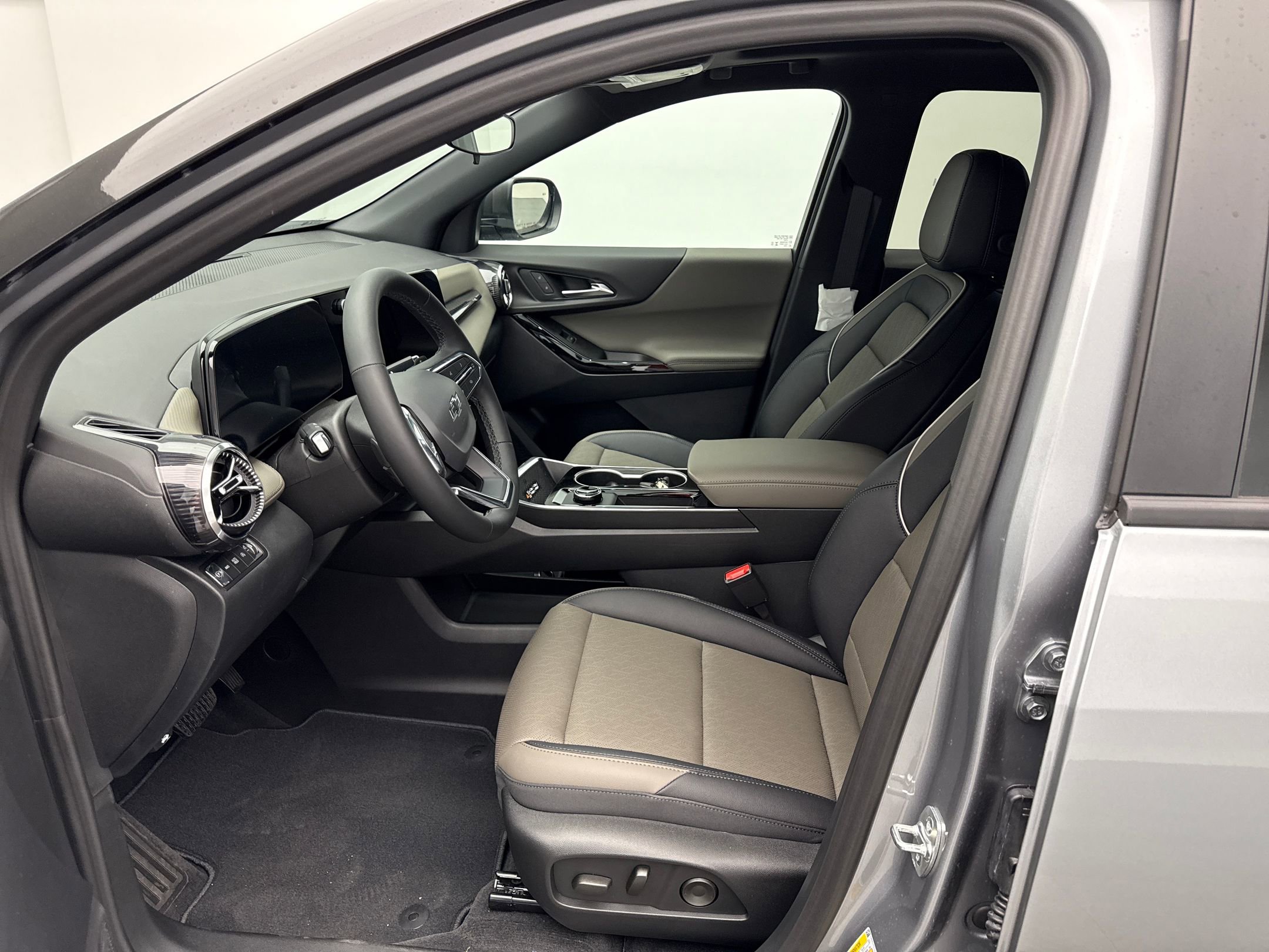 New 2026 Chevrolet Equinox LT w/ Convenience Package II image 5