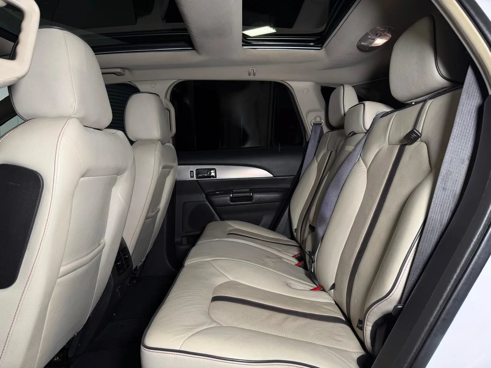 Used 2014 Lincoln MKX FWD w/ Equipment Group 101A image 22