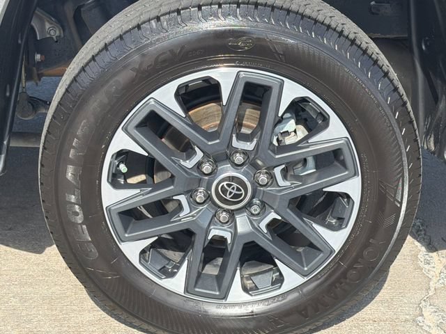 Used 2024 Toyota Tundra Limited AWD/4WD image 31