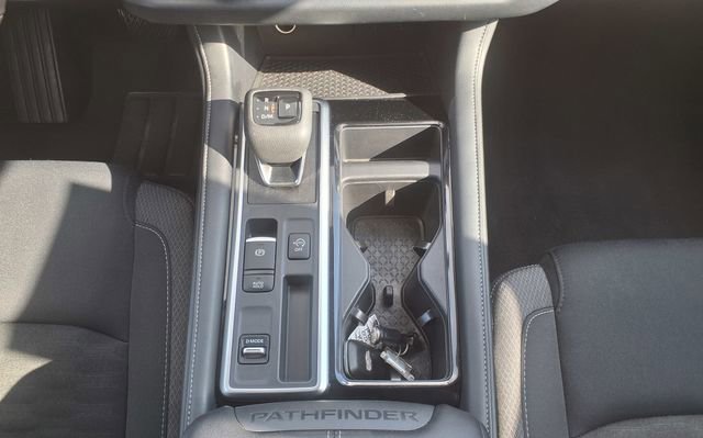 Used 2025 Nissan Pathfinder SV image 27