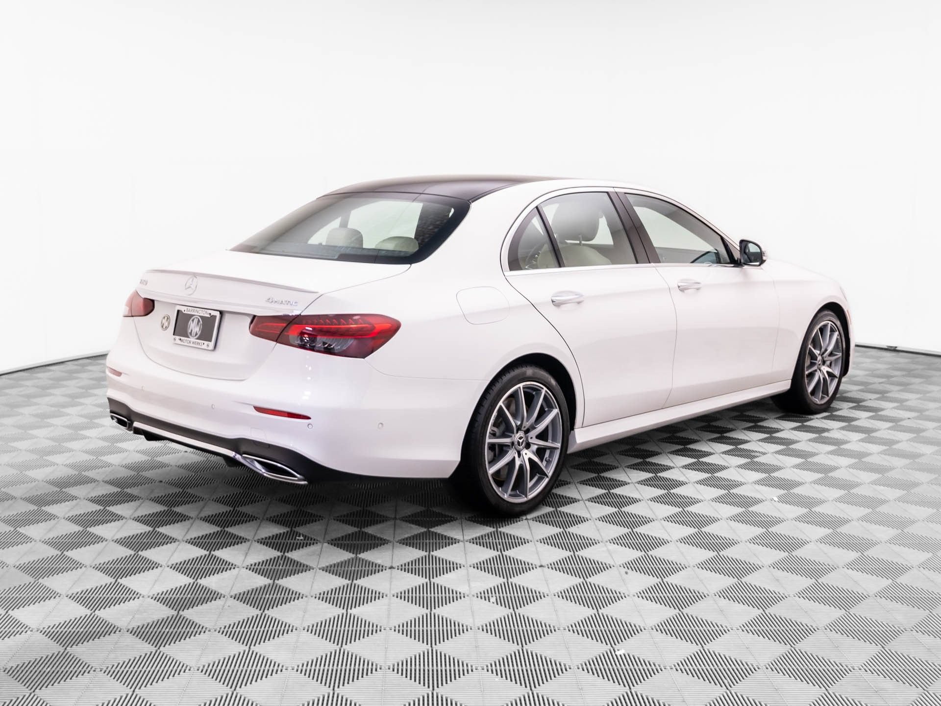 Used 2022 Mercedes-Benz E 450 4MATIC Sedan image 5