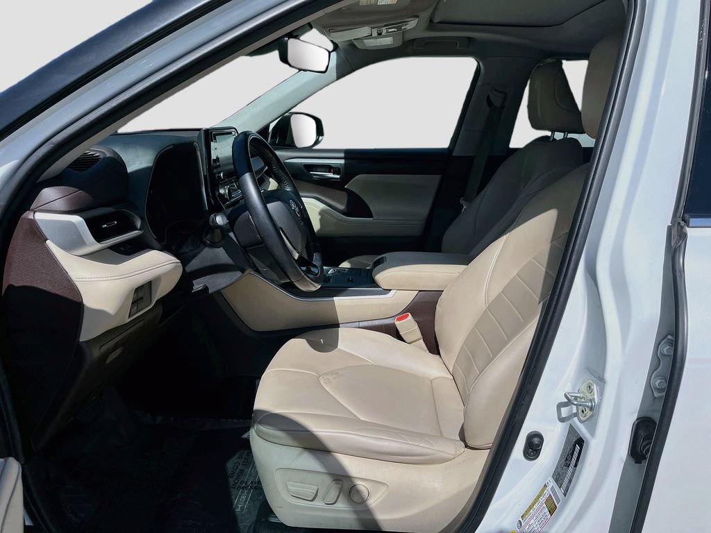 Used 2020 Toyota Highlander XLE FWD image 21