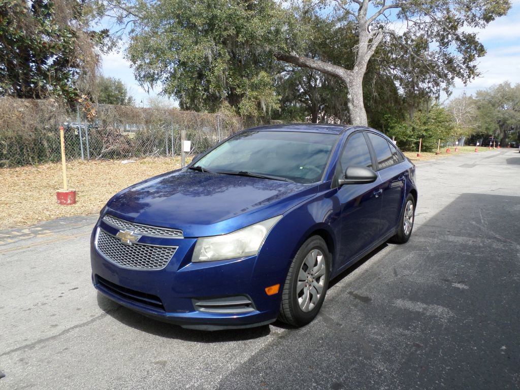Used 2013 Chevrolet Cruze LS image 4