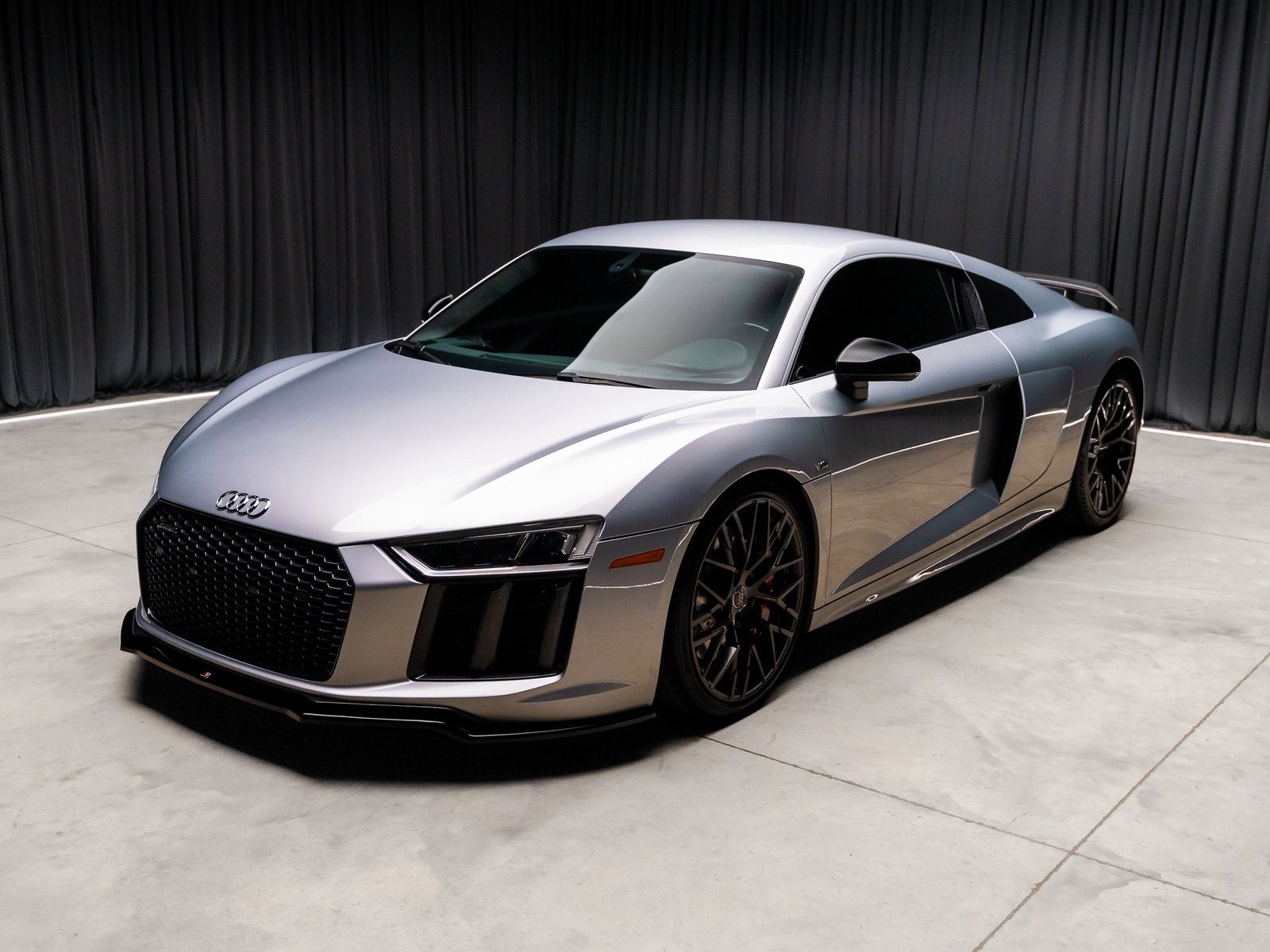 Used 2018 Audi R8 V10 w/ Premium Package image 18