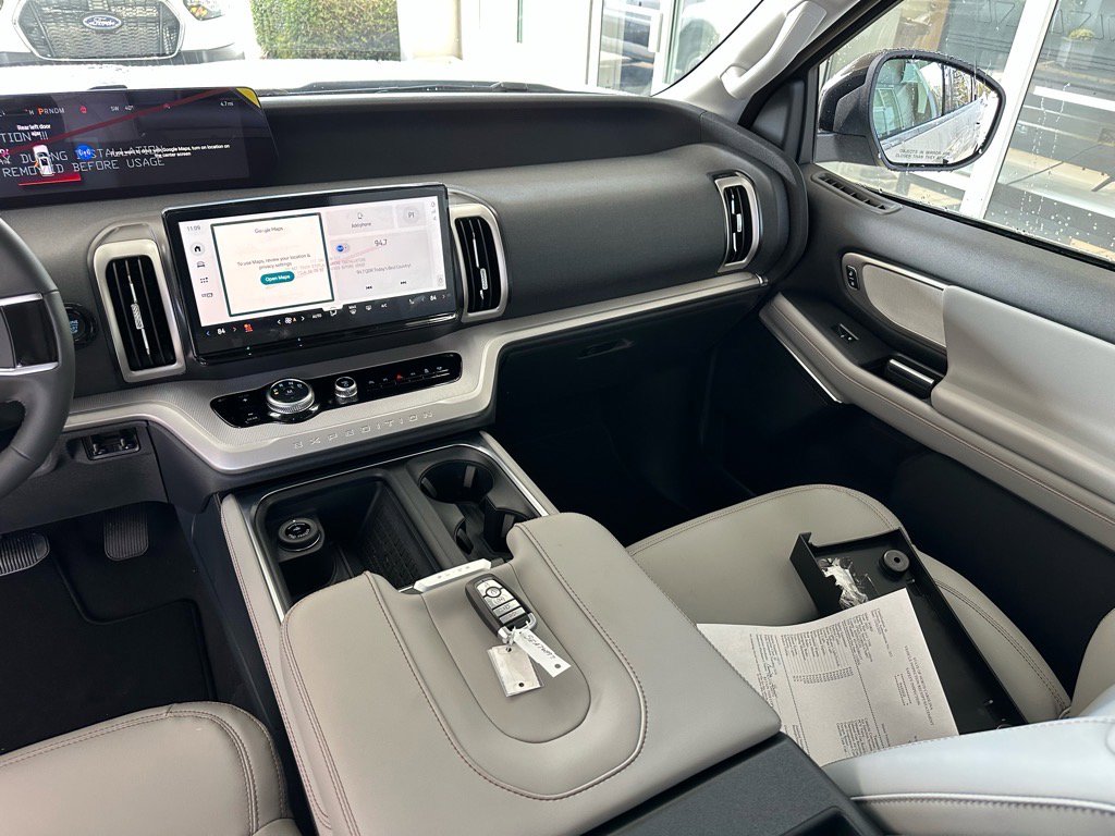 New 2025 Ford Expedition Active image 32