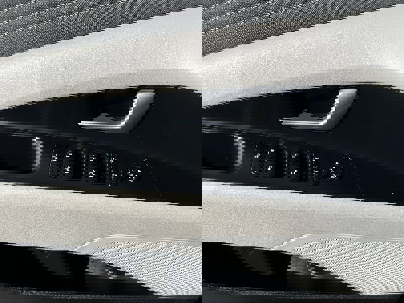 Certified 2023 Hyundai Elantra Limited w/ Cargo Package image 30