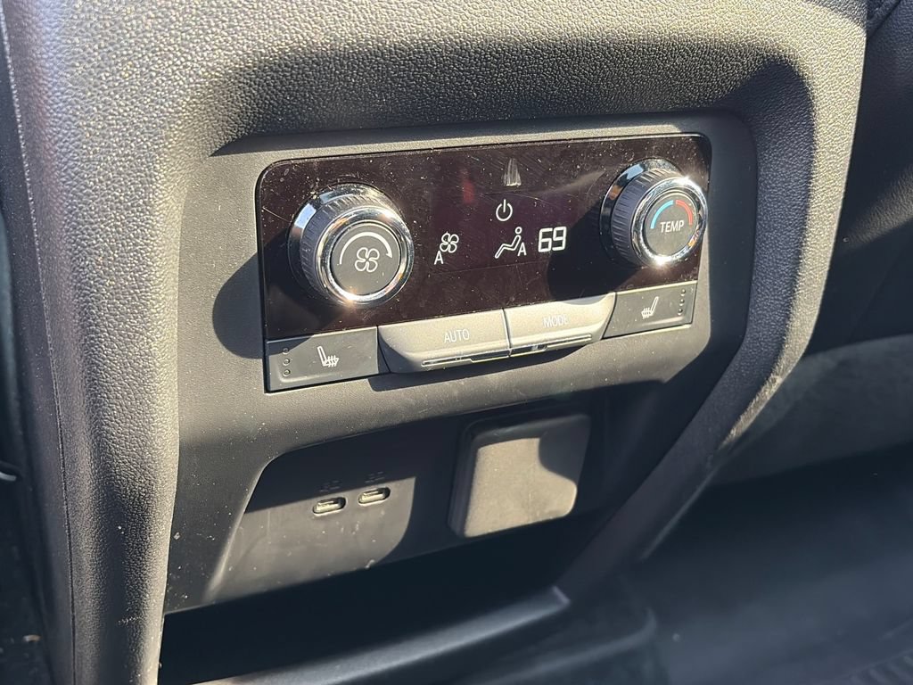 Used 2024 Chevrolet Traverse RS w/ LPO, Floor Liner Package FWD image 9