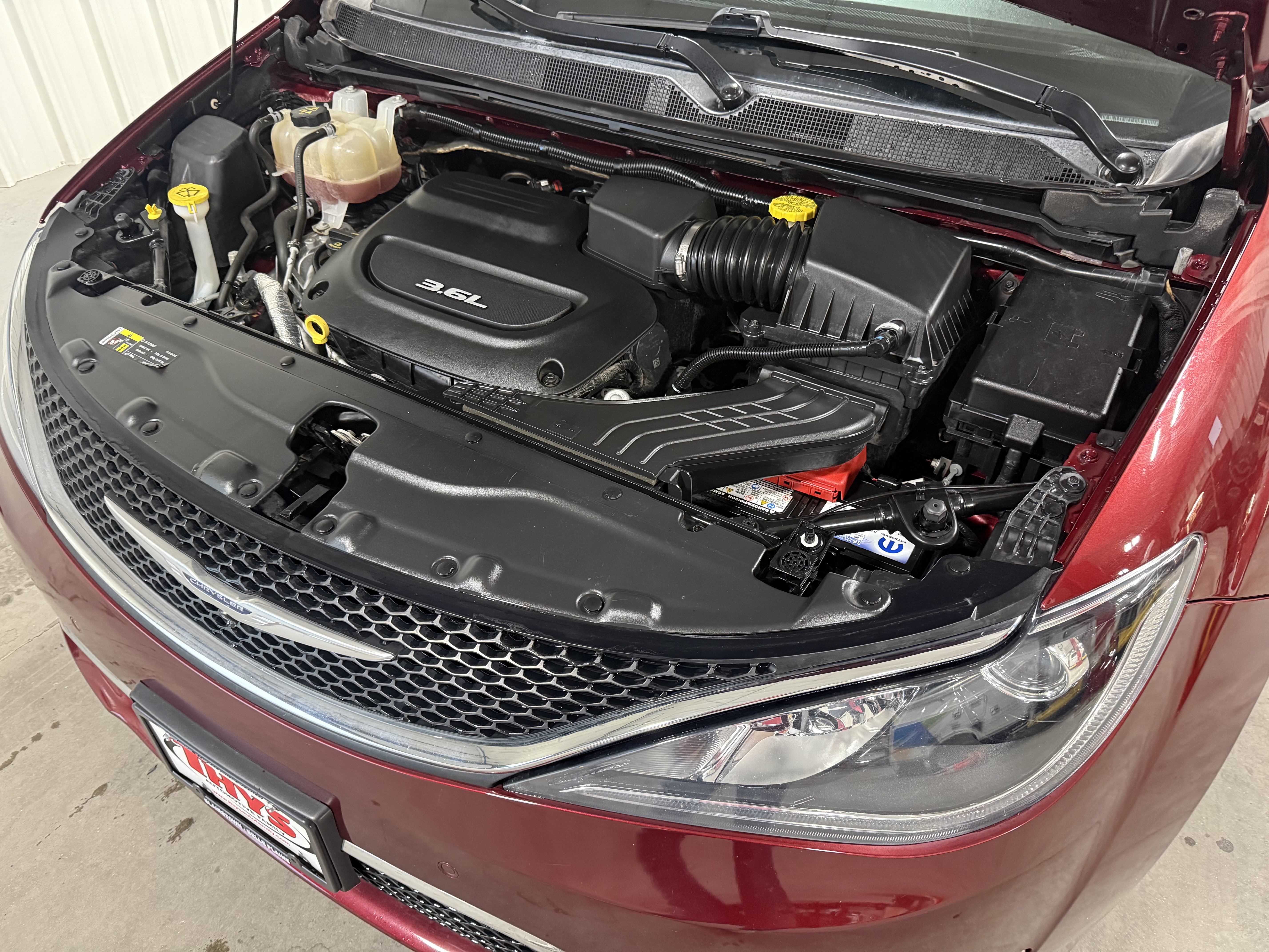 Used 2017 Chrysler Pacifica Touring-L Plus FWD image 16