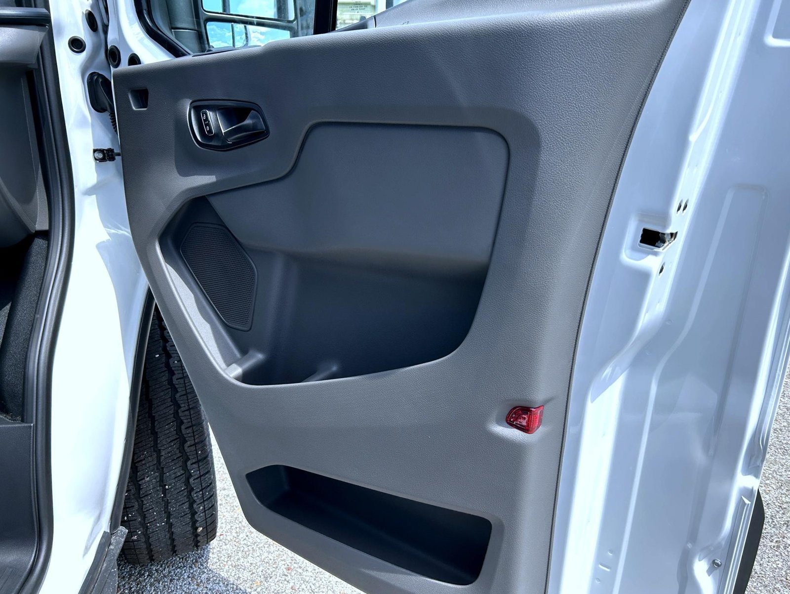 New 2026 Ford Transit 250 148 Medium Roof w/ Load Area Protection Package RWD image 15