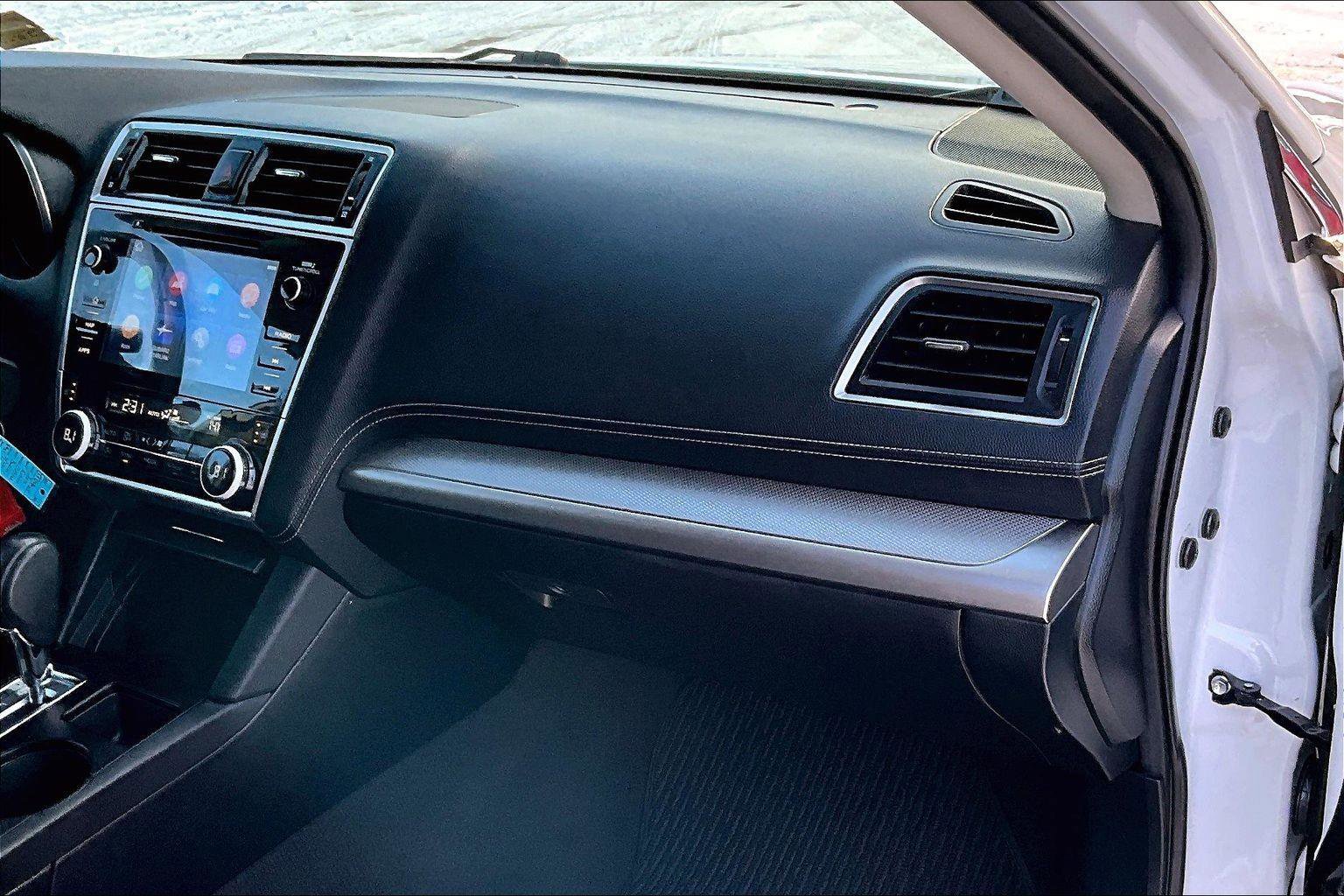 Used 2019 Subaru Outback 2.5i Premium image 16