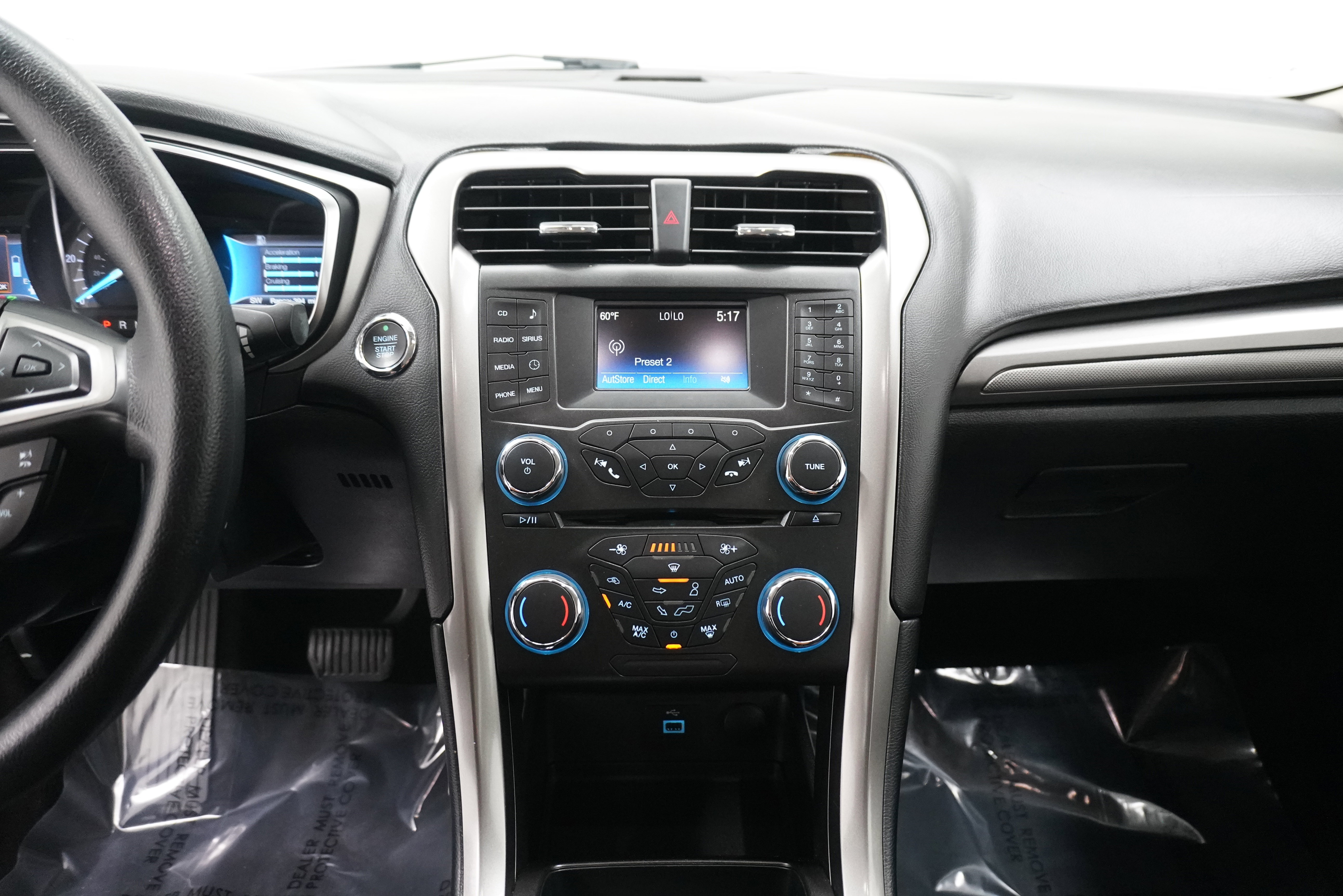 Used 2017 Ford Fusion SE FWD image 18