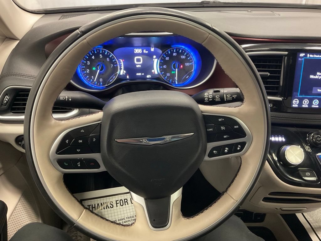 Used 2018 Chrysler Pacifica Limited w/ Advanced Safetytec Group FWD image 18