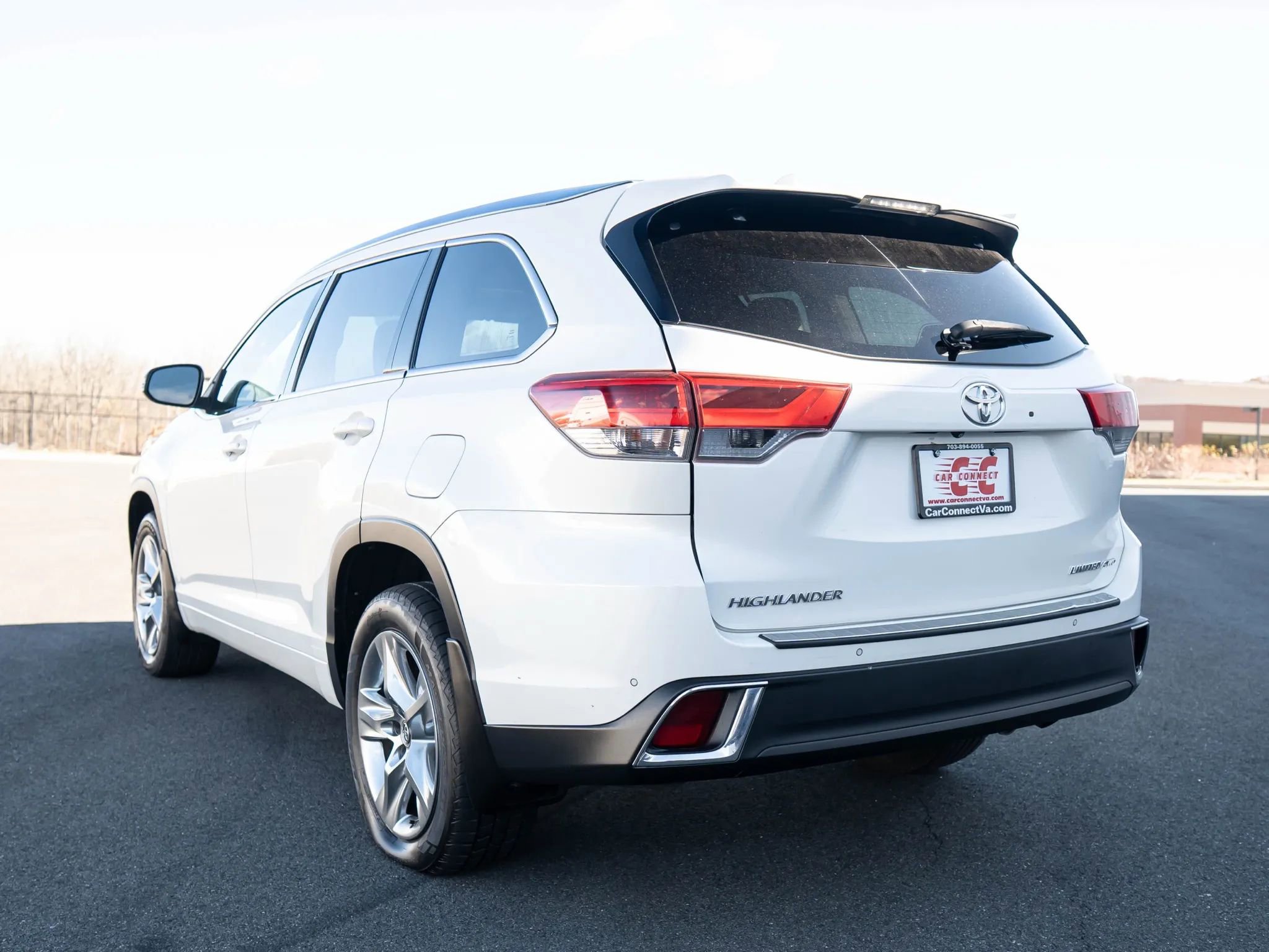 Used 2017 Toyota Highlander Limited image 4