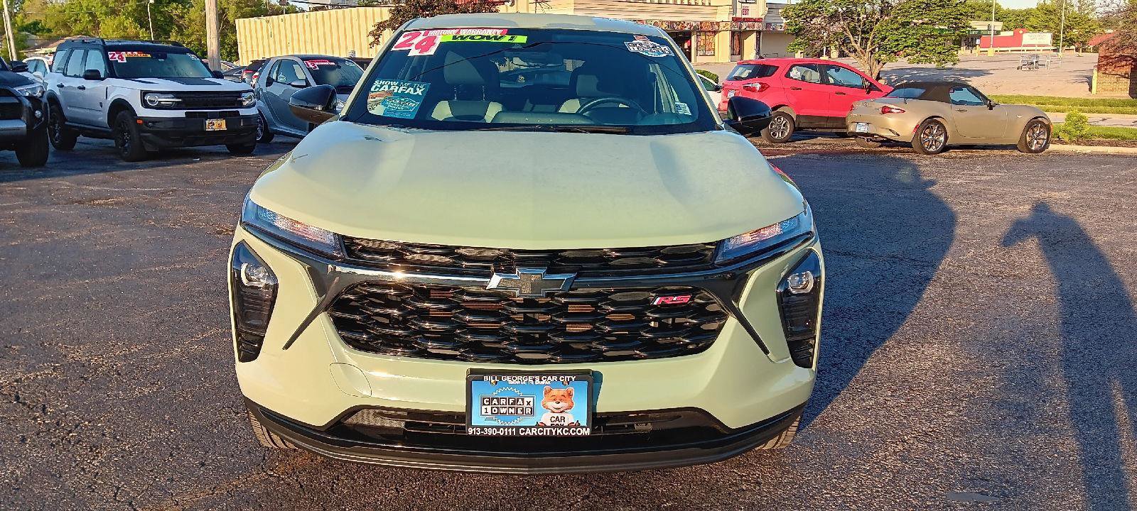 Used 2024 Chevrolet Trax RS w/ Driver Confidence Package image 2